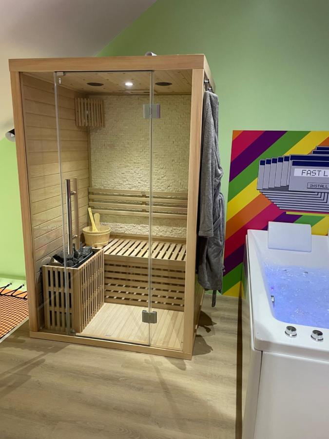 Capsule Forever Young - Jacuzzi - Sauna - Billard - Arcade De Jeux - Netflix & Home Cinema - Ping Pong Hastiere-par-dela Экстерьер фото