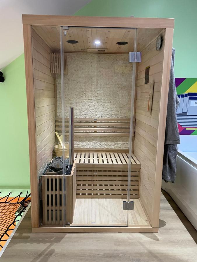 Capsule Forever Young - Jacuzzi - Sauna - Billard - Arcade De Jeux - Netflix & Home Cinema - Ping Pong Hastiere-par-dela Экстерьер фото
