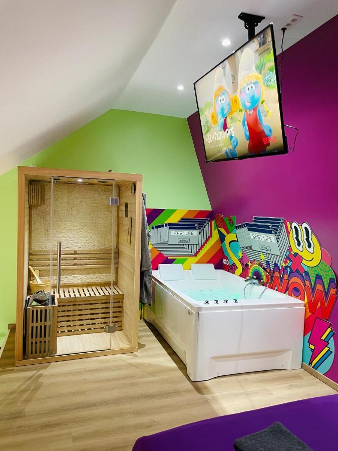 Capsule Forever Young - Jacuzzi - Sauna - Billard - Arcade De Jeux - Netflix & Home Cinema - Ping Pong Hastiere-par-dela Экстерьер фото